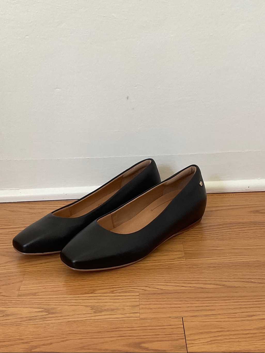 Women's Black Square-Toe Leather Flats